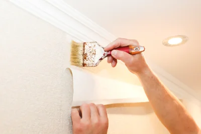 Pose de papier peint aux Planches-en-Montagne — revêtements muraux et toiles de verre